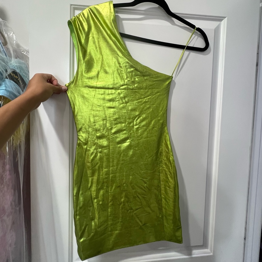 Green metallic dress brand new never worn - Picture 2 of 3